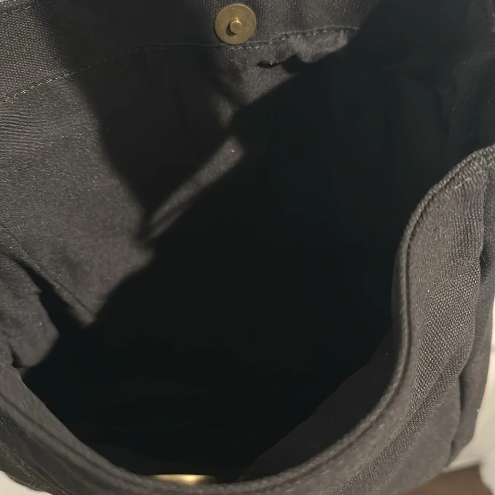 NWT Aeropostale 1987 Black Canvas Crossbody bag with adjustable Strap.